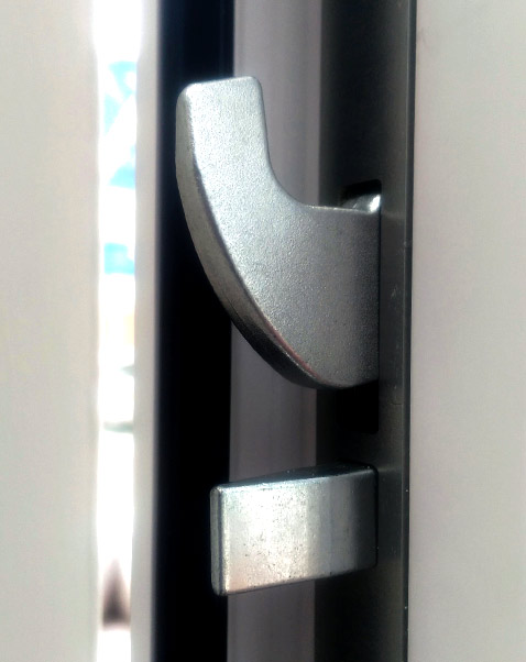 Multipoint door lock